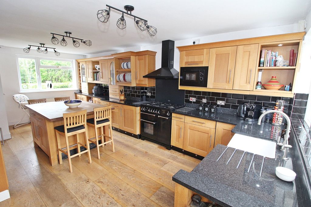 Property photo 2 of 19 5174661