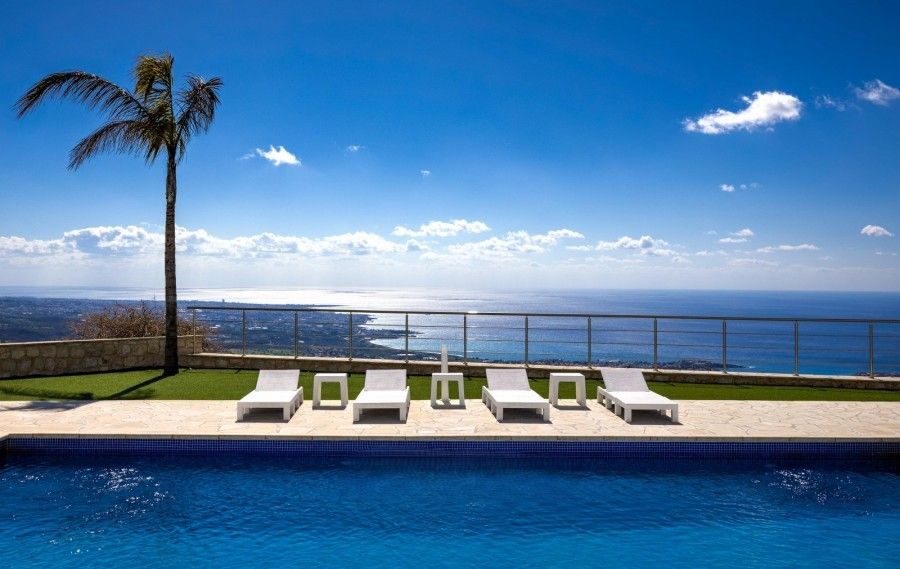 Property photo 2 of 27