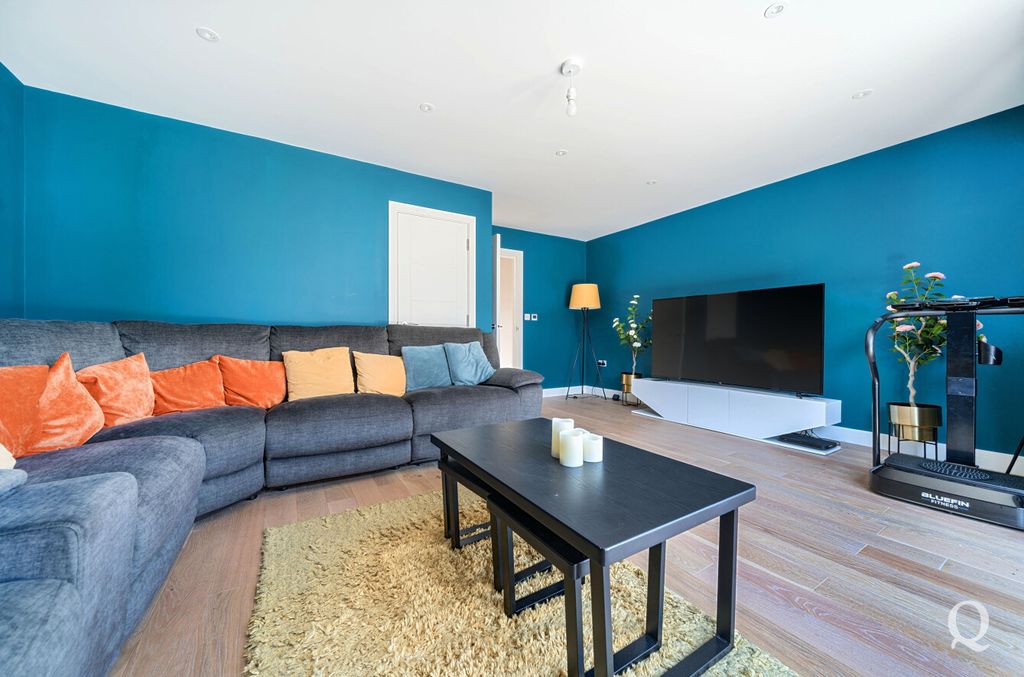 Property photo 3 of 25 6Fb55d30-245E-475...