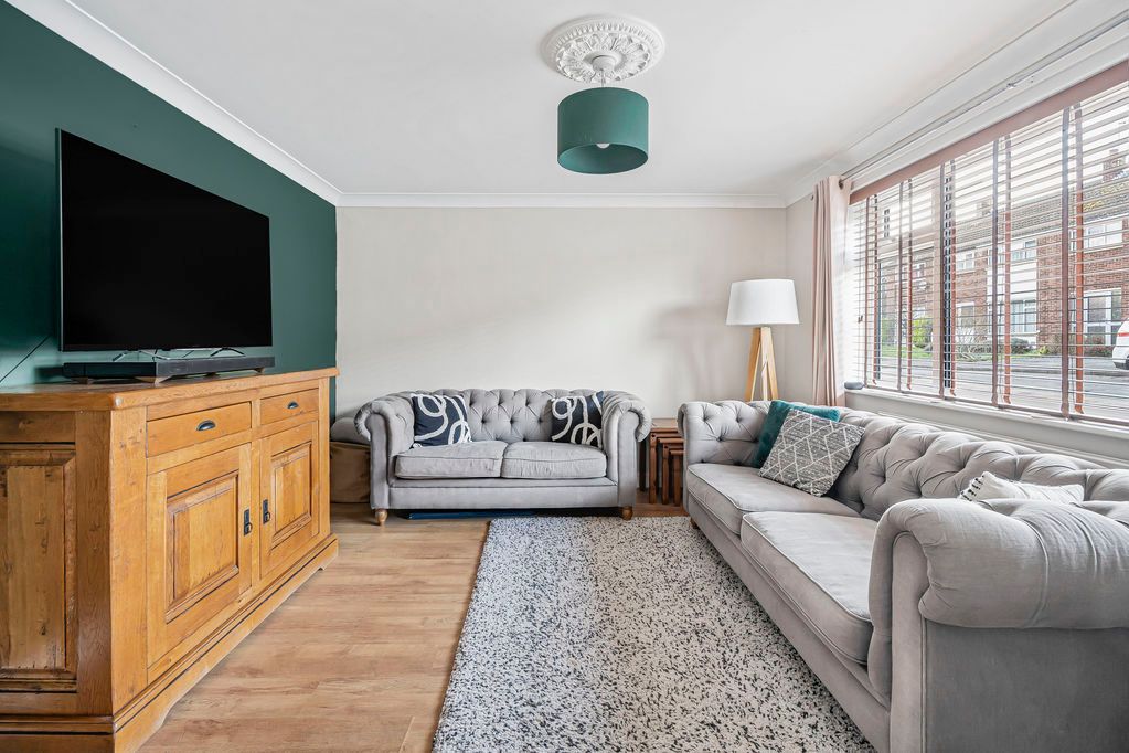 Property photo 2 of 24 Lounge