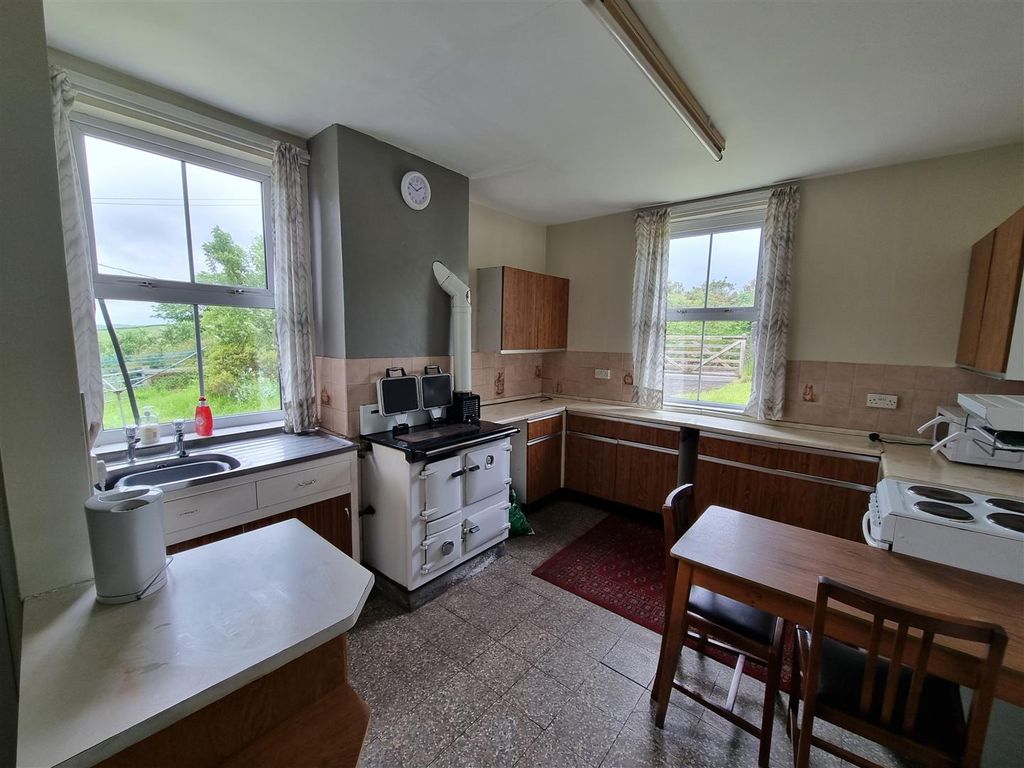 Property photo 3 of 14 Kitchen