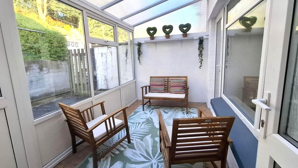 Property photo 2 of 39