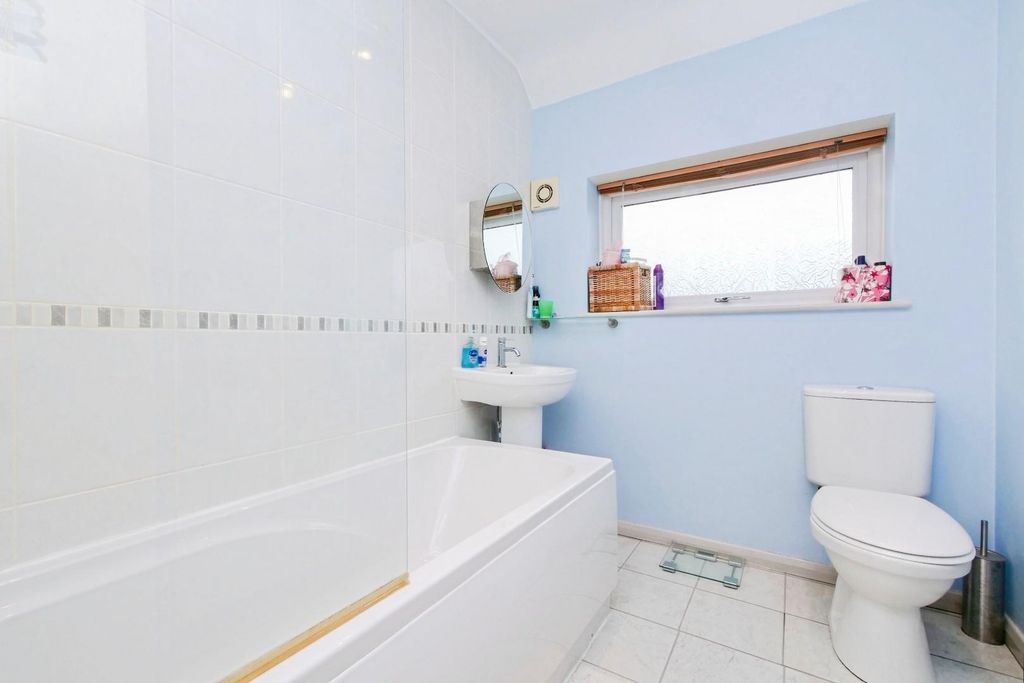 Property photo 3 of 13 Bathroom