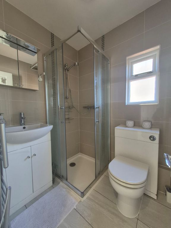 Property photo 2 of 9 Bathroom