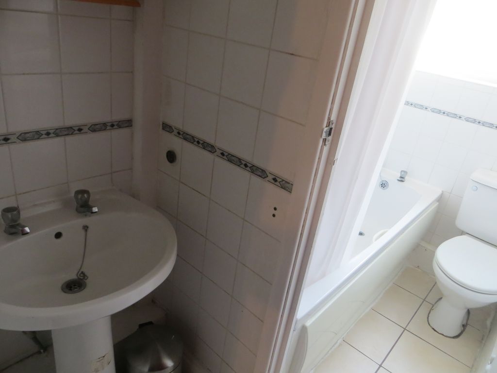 Property photo 2 of 3 Img_821_6_Original.Jpg