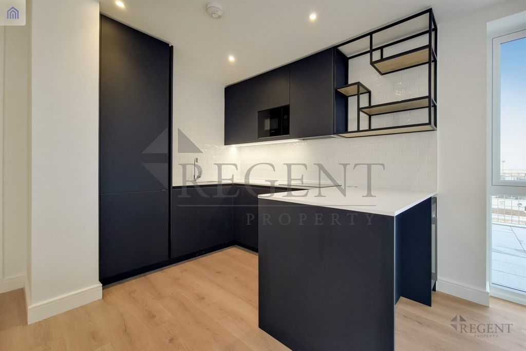 Property photo 2 of 11 Kitchen