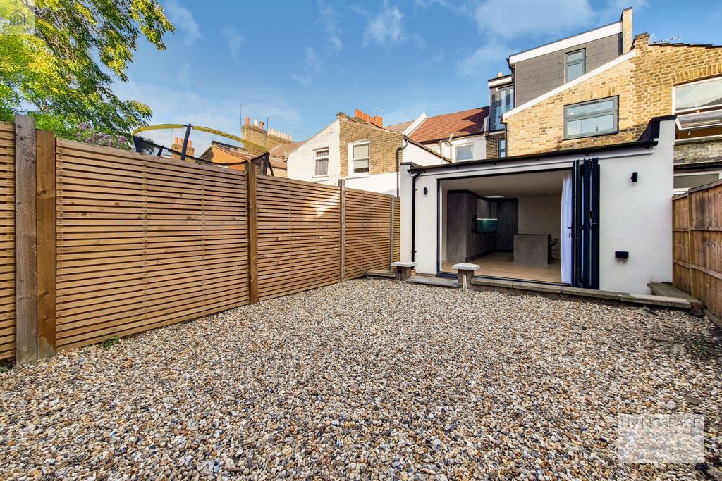 Property photo 3 of 21