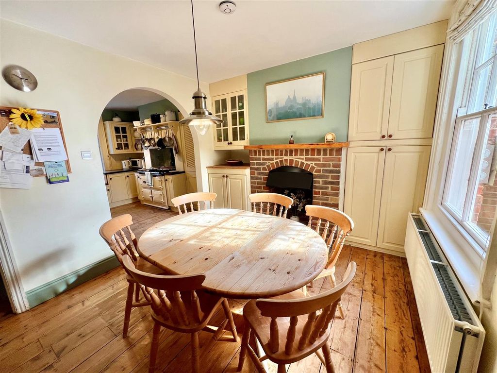 Property photo 2 of 30