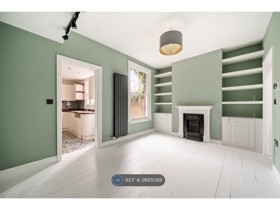 Property photo 3 of 15 Lounge 2