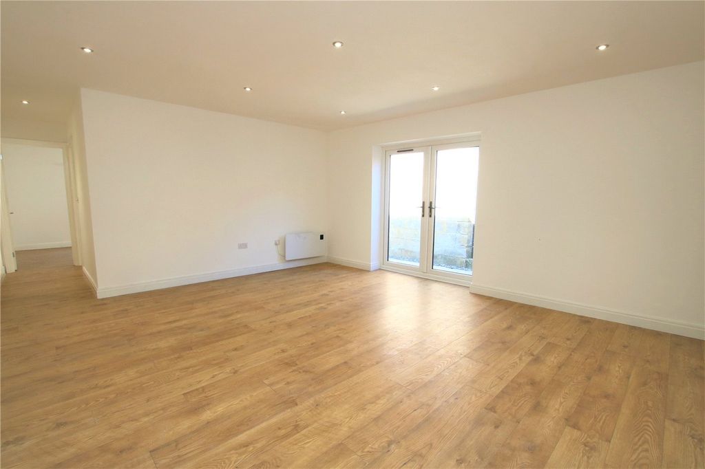 Property photo 3 of 9 Picture No. 15