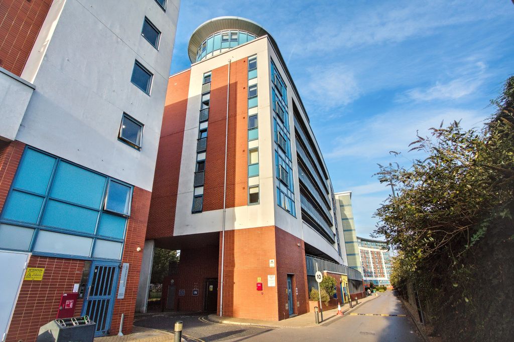 Property photo 1 of 14 Flat 31, Rathnew Court, 5 Meath Crescent, London E2 0Qg