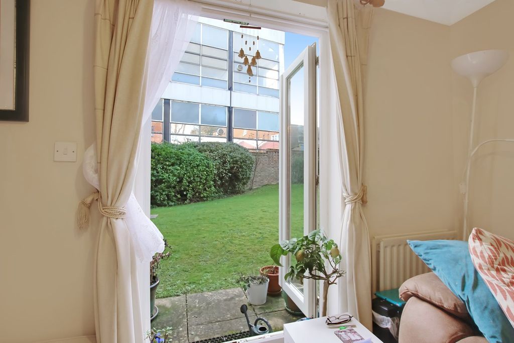 Property photo 2 of 6