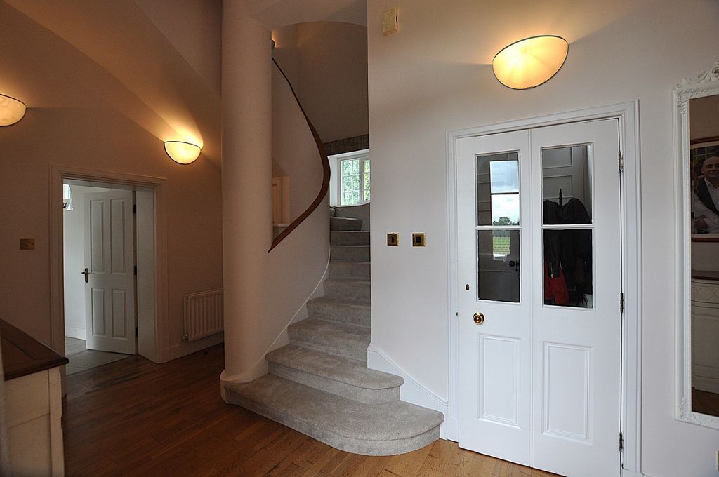 Property photo 3 of 34