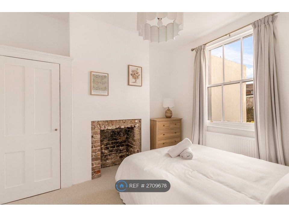 Property photo 3 of 33