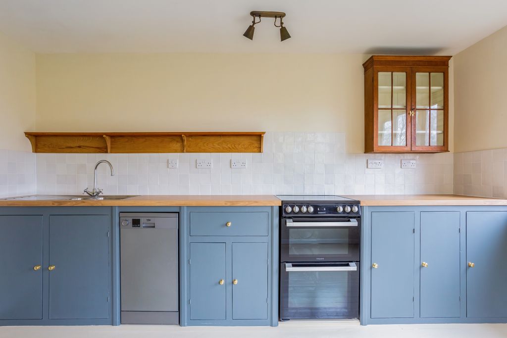 Property photo 2 of 10 Kitchen