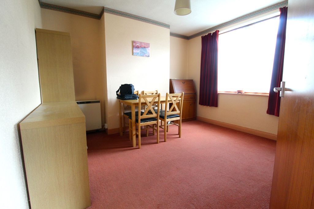 Property photo 3 of 10 Dining Room