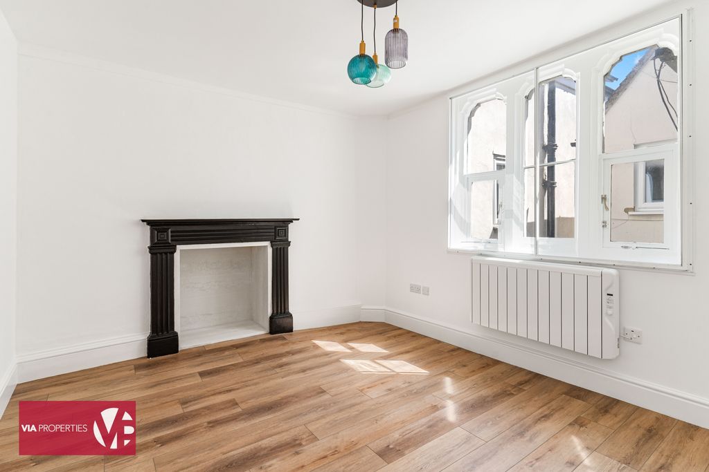 Property photo 3 of 12 Photo 9