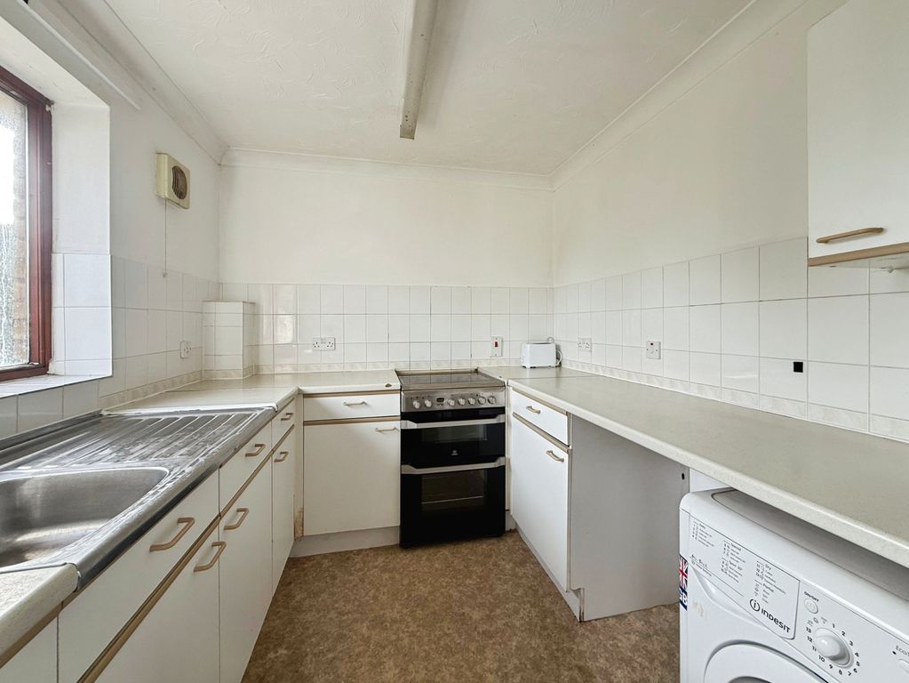 Property photo 2 of 6 Kitchen