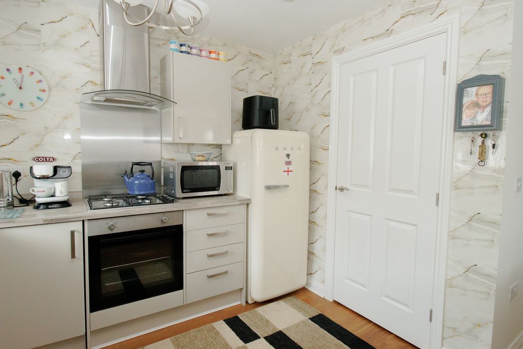 Property photo 3 of 14