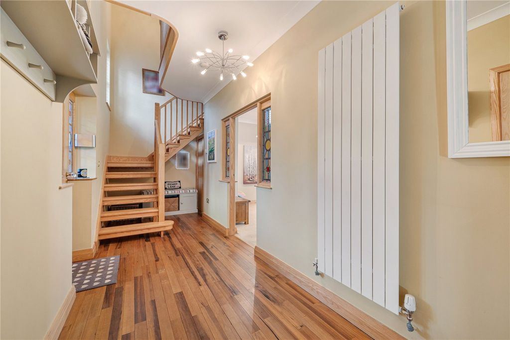 Property photo 2 of 17 Hallway