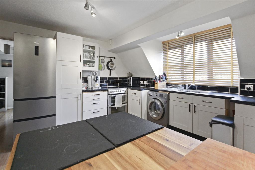 Property photo 2 of 13 Lovell Court (9).Jpg