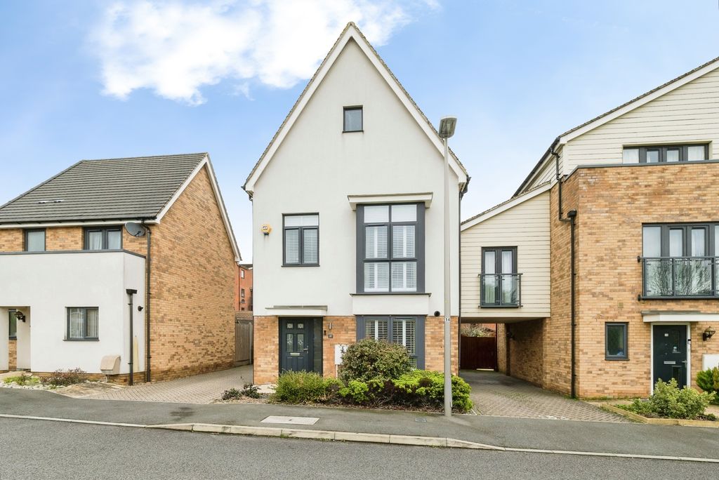 Property photo 1 of 17 Front