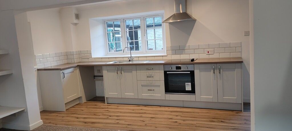 Property photo 2 of 6 Kitchen