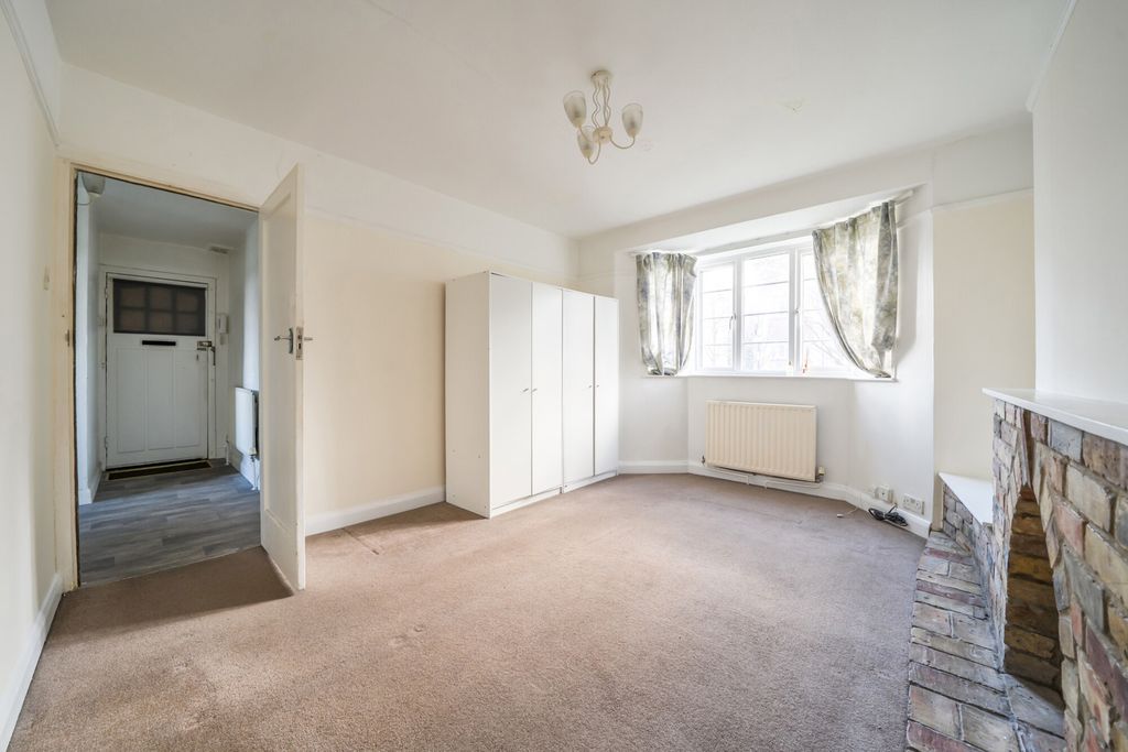 Property photo 3 of 16 Reception