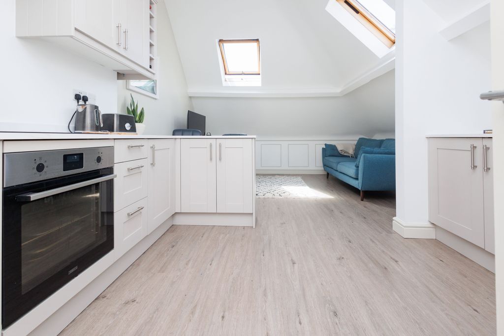 Property photo 2 of 16 _6M_3736