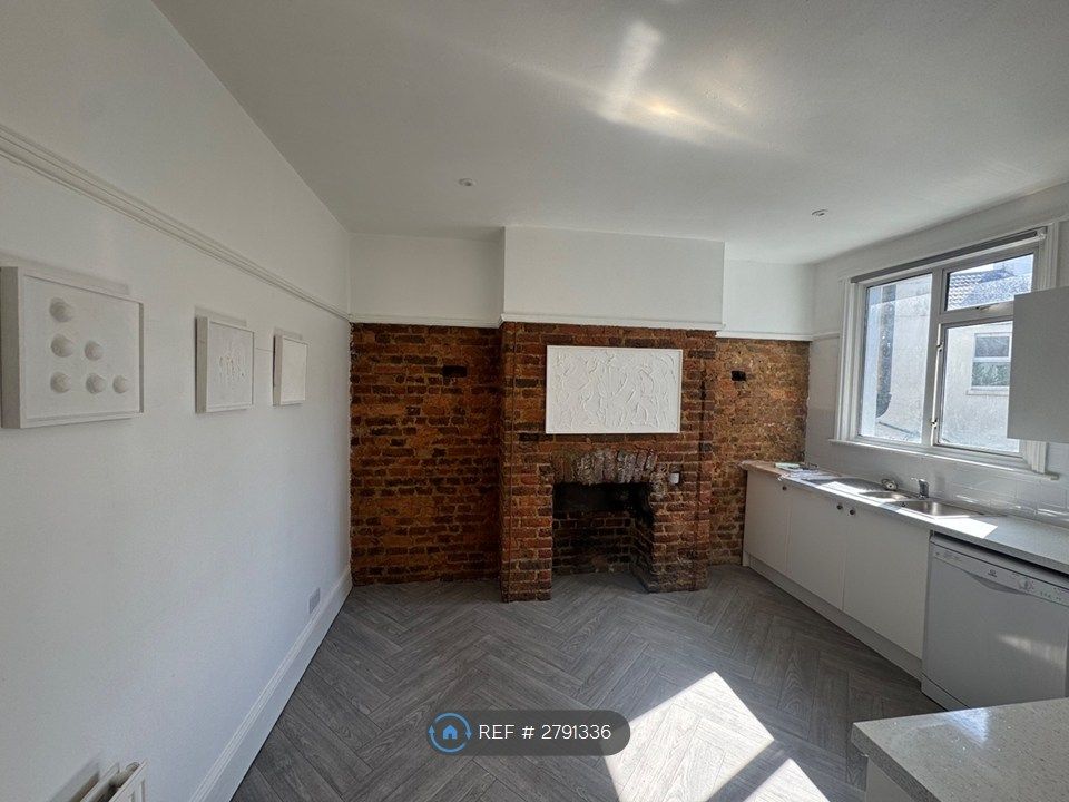 Property photo 1 of 12 Kitchen Feature Wall