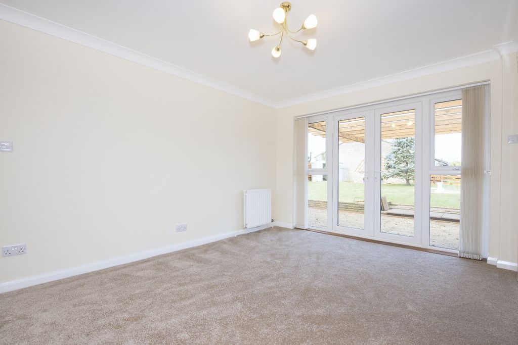 Property photo 3 of 8 Dining Area