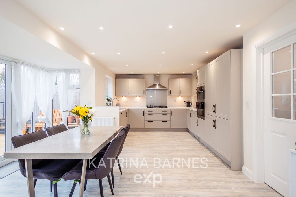 Property photo 2 of 22