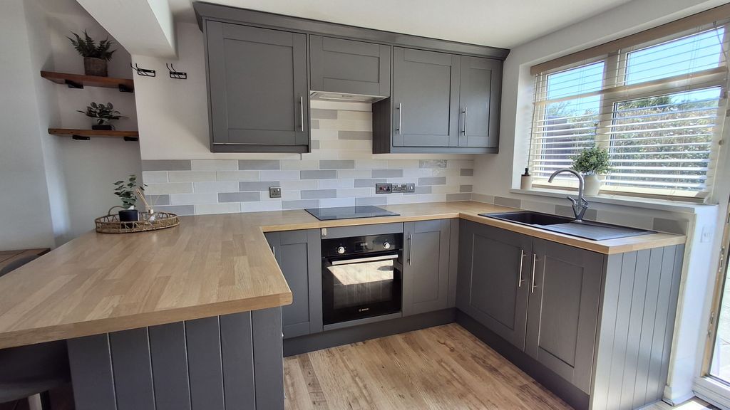 Property photo 3 of 13 Kitchen