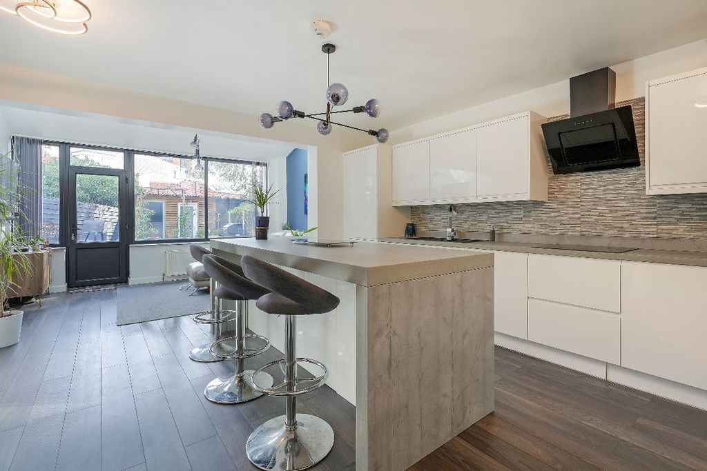 Property photo 2 of 38