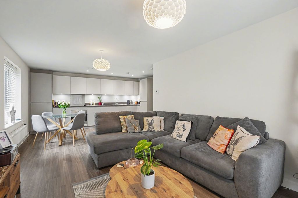 Property photo 2 of 18