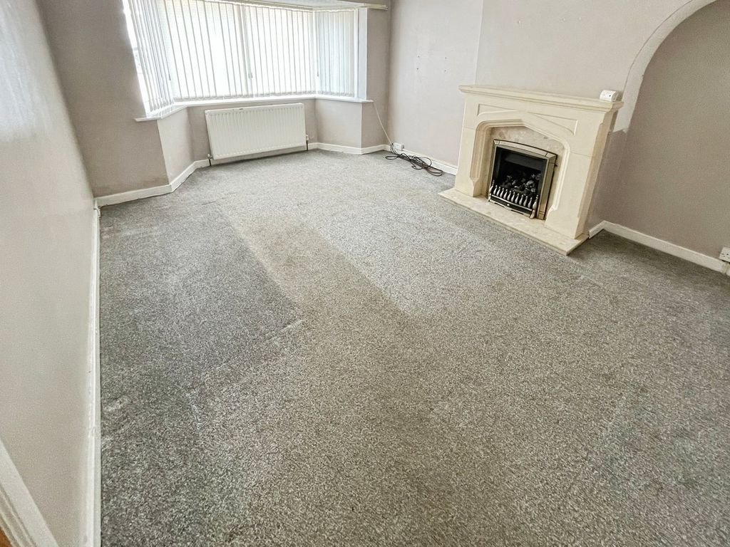 Property photo 2 of 12 Lounge