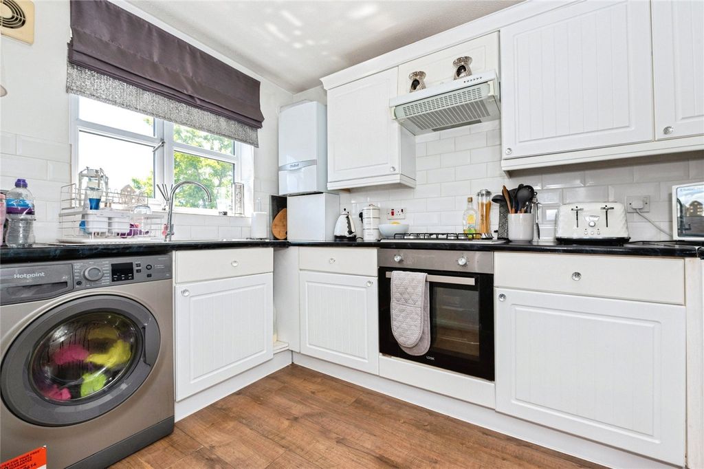 Property photo 2 of 11 Kitchen