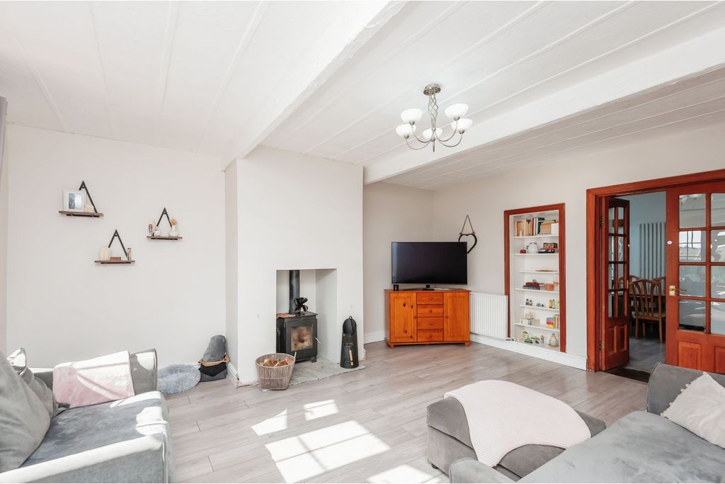 Property photo 3 of 14 Lounge