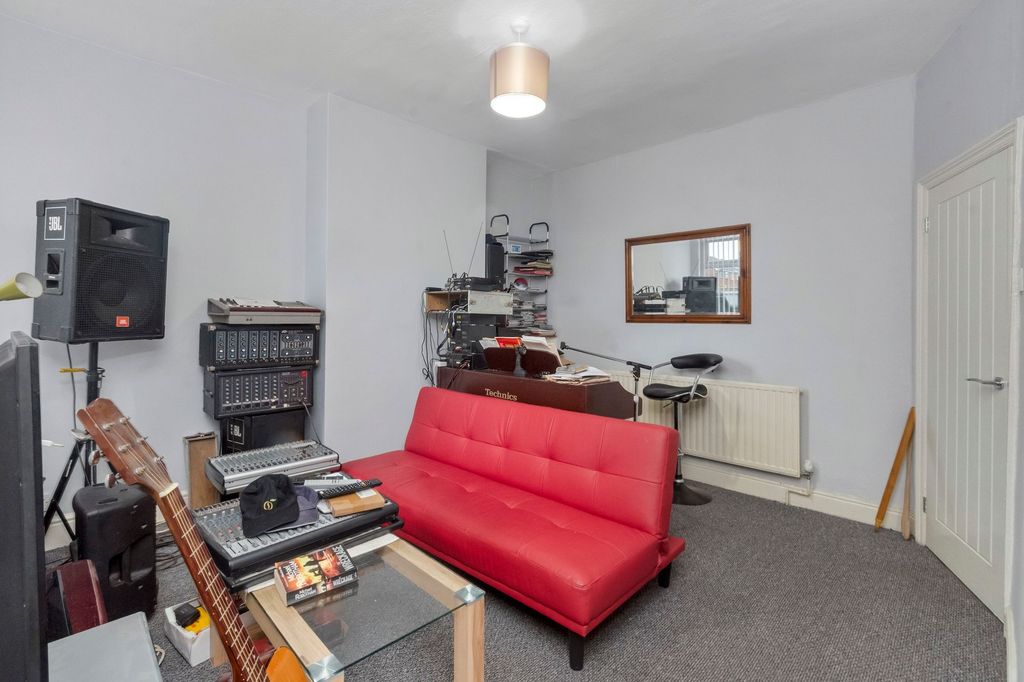 Property photo 2 of 21