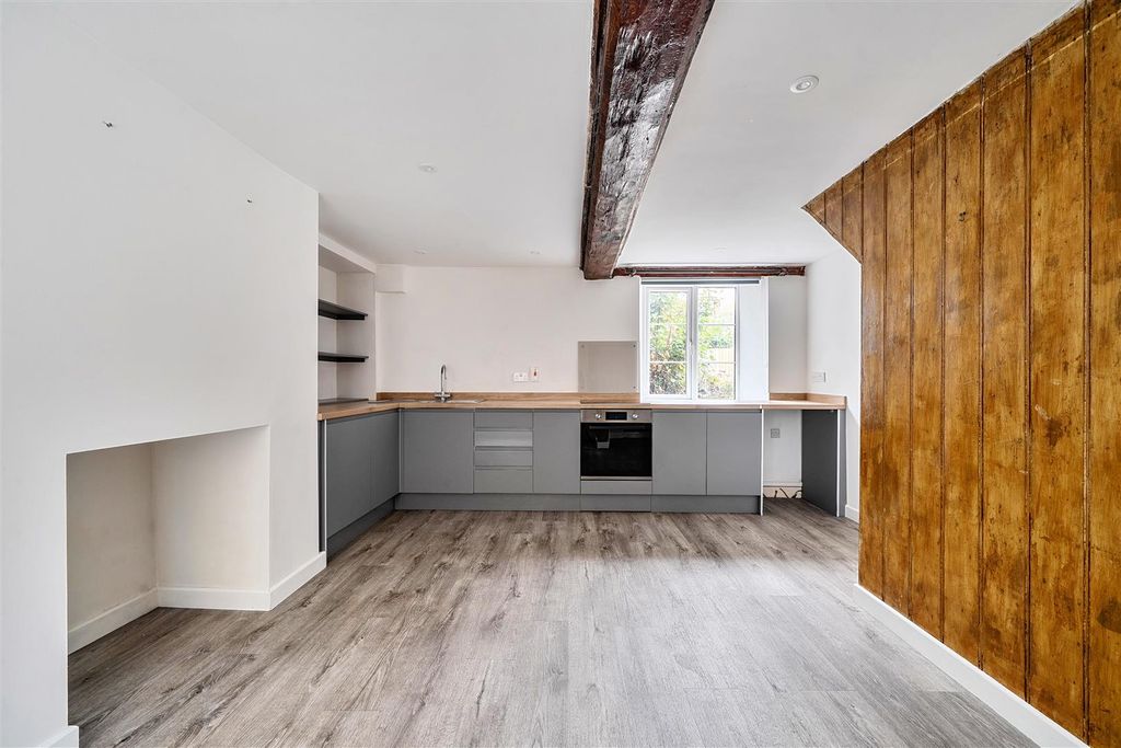 Property photo 2 of 18 Kitchen