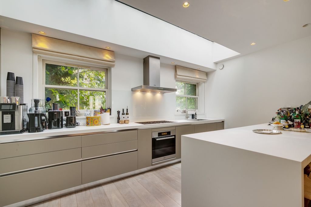 Property photo 3 of 8 Kitchen