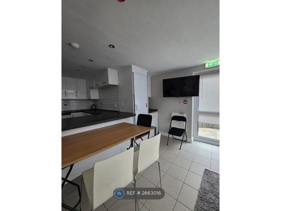 Property photo 3 of 28