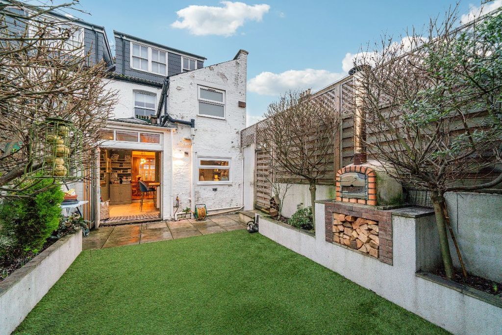 Property photo 2 of 16