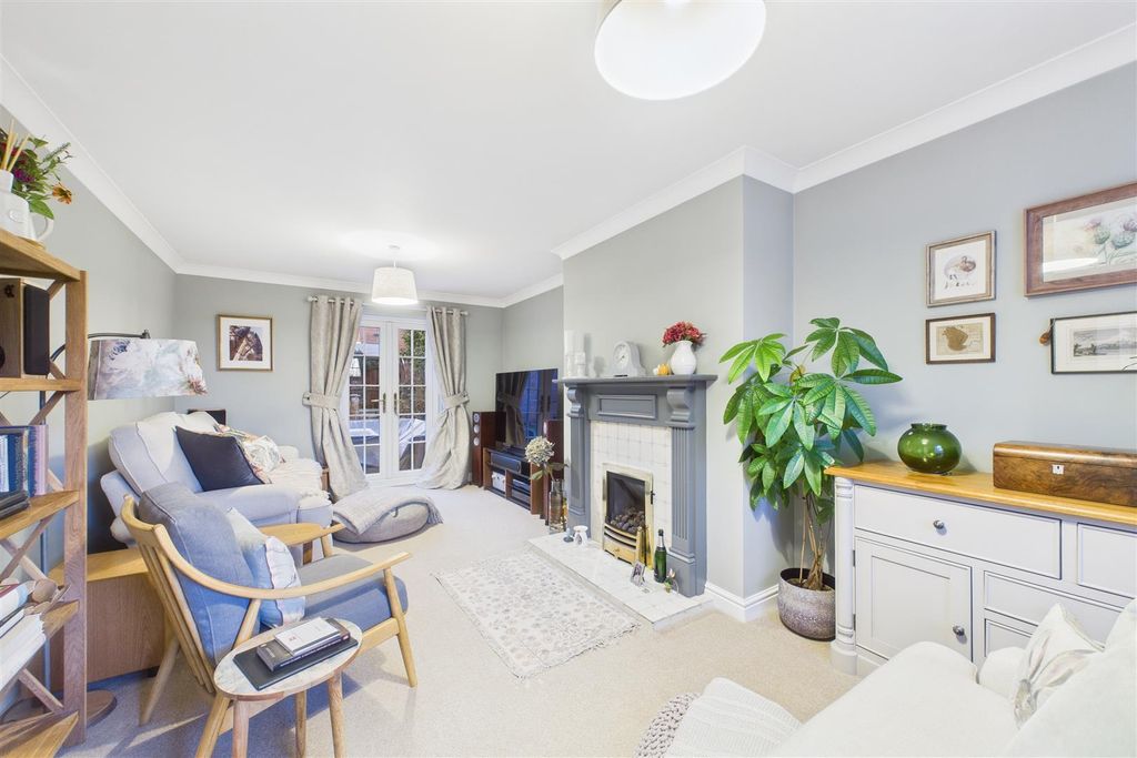 Property photo 2 of 21 Lounge