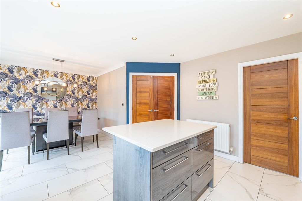 Property photo 3 of 32 Kitchen/Dining Room