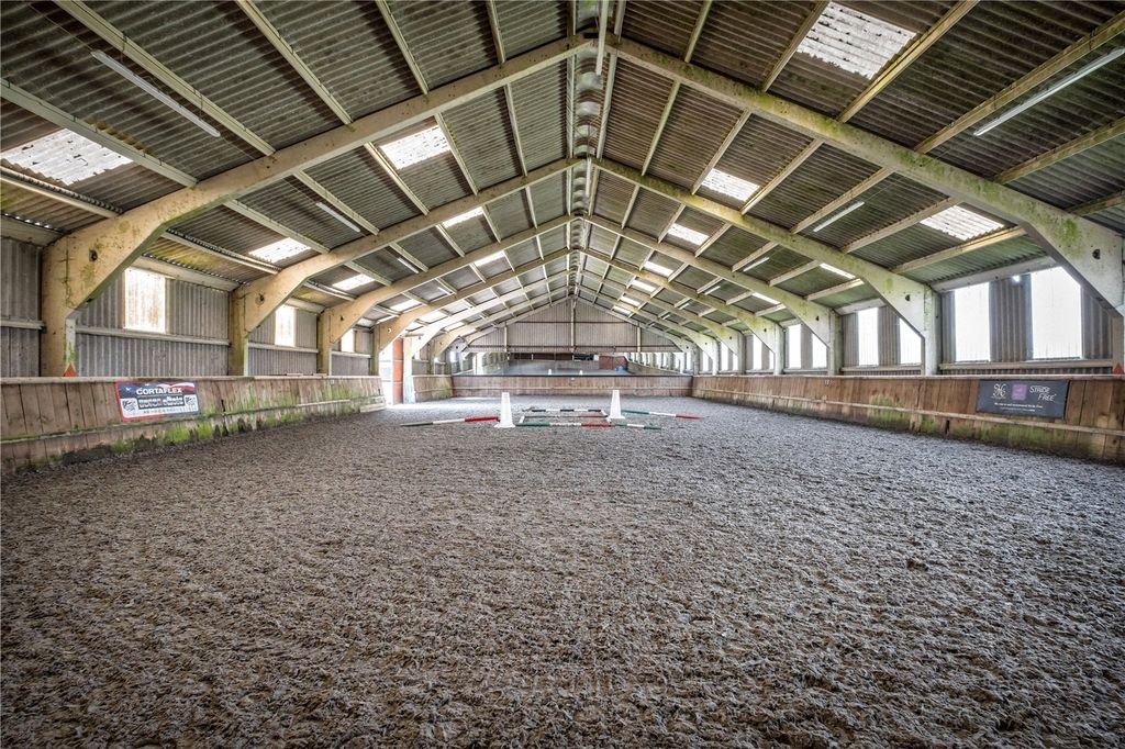 Property photo 2 of 9 Indoor Arena