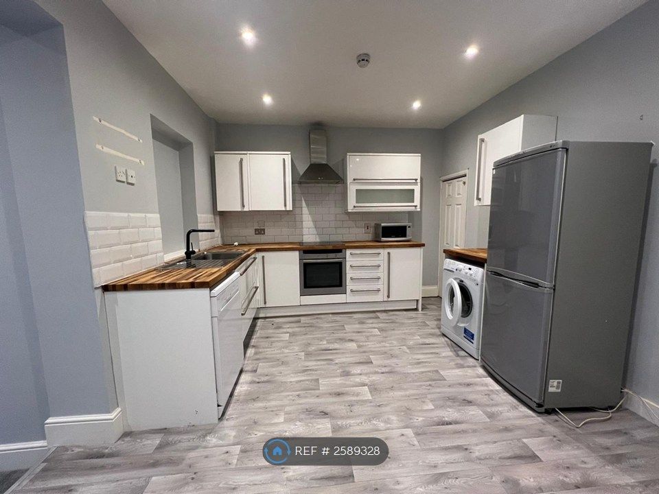 Property photo 2 of 10 Kitchen