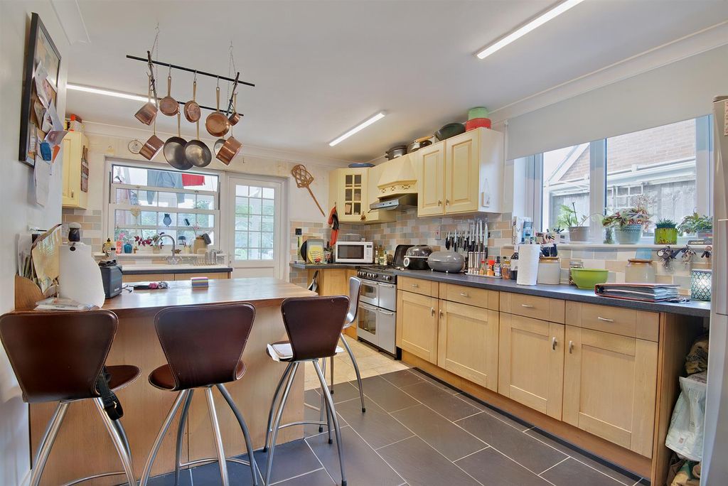 Property photo 3 of 13 8565392-Interior11-800.Jpg