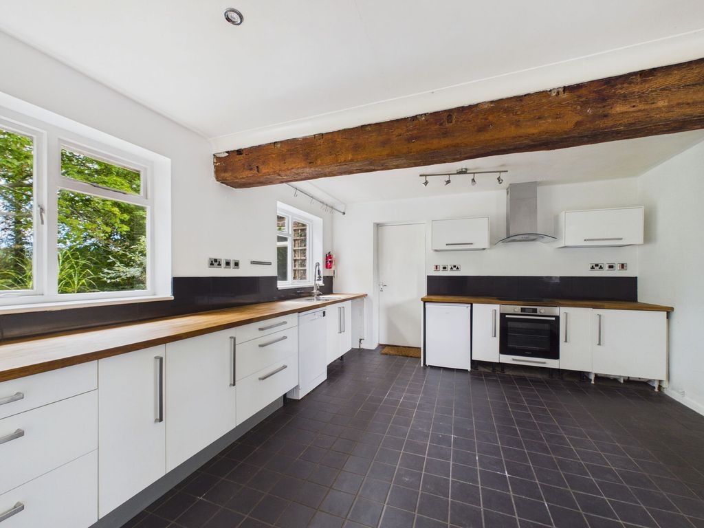 Property photo 2 of 10 Kitchen