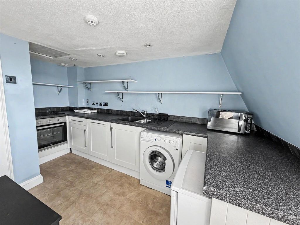Property photo 1 of 6 Kitchen
